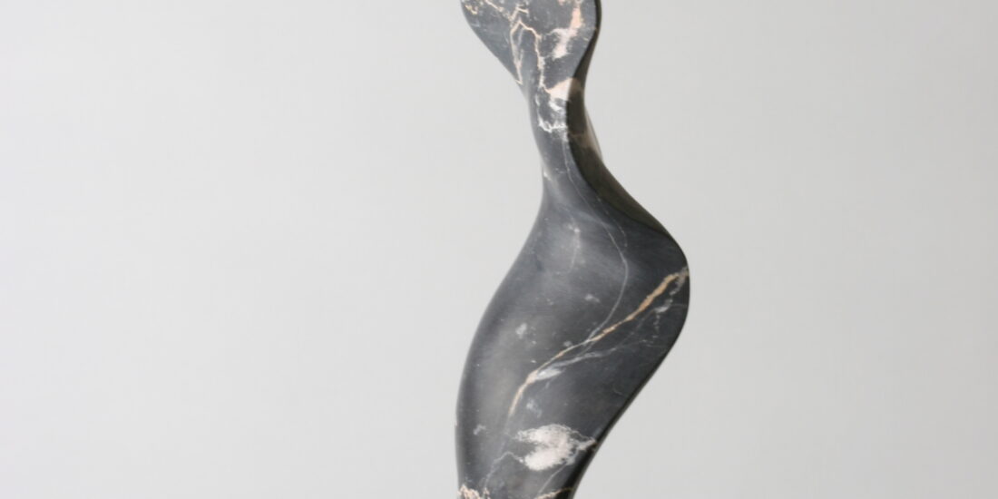 Schwingung 31, Portoro Negro, H 35 cm